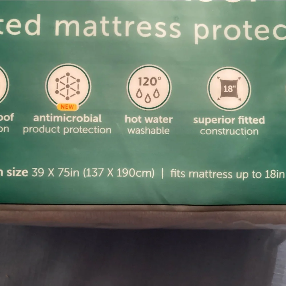 Allerease Waterproof fitted Mattress protector for Twin size bed - Picture 3 of 3